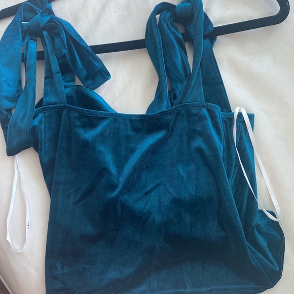 Lulu’s top - Picture 4 of 4